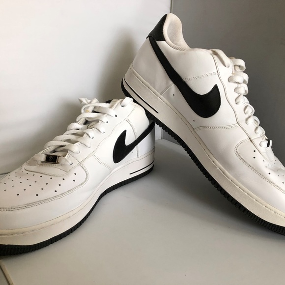 le scarpe nike air force 1 basso whiteblack mens dimensioni 15 poshmark le scarpe nike air force 1 basso whiteblack mens dimensioni 15 poshmark